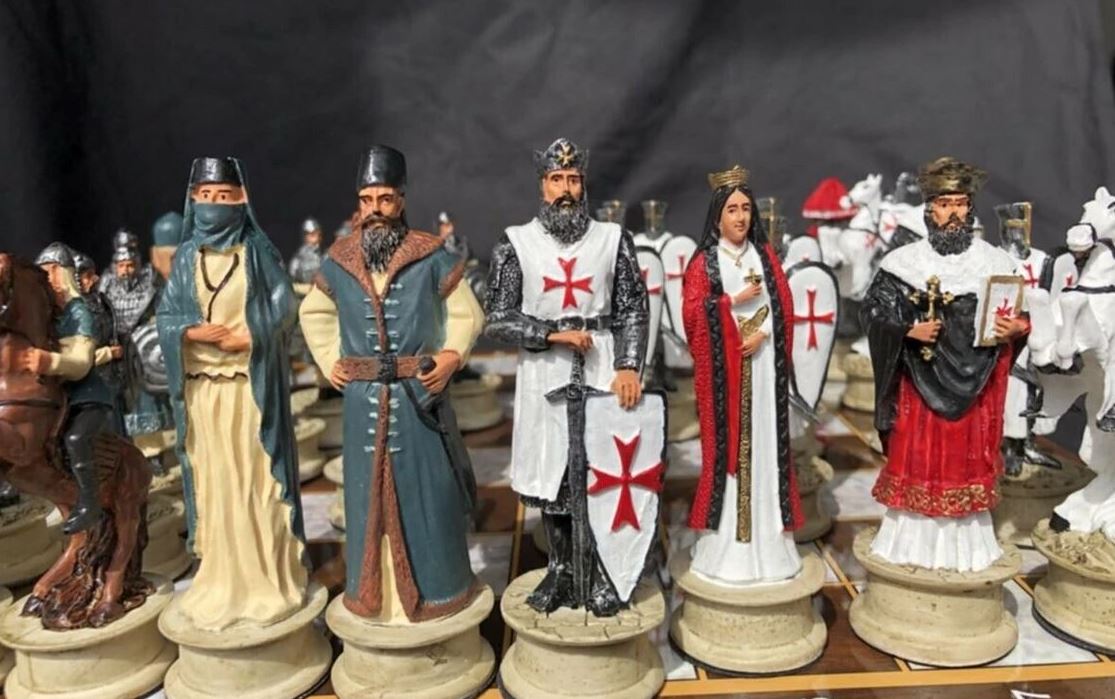Zberateľské šachové figúrky ručne maľované - 12,5cm