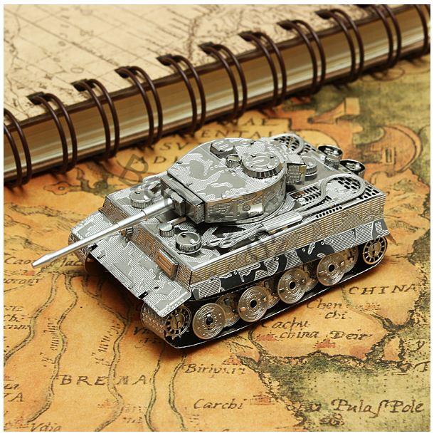 Mini kovový model